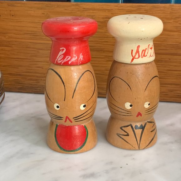1960s Wooden Salt and Pepper Shakers - Picture 10 of 15